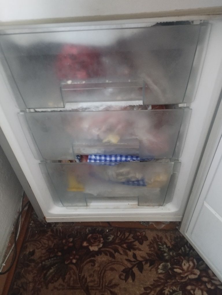 Продам два холодильника
