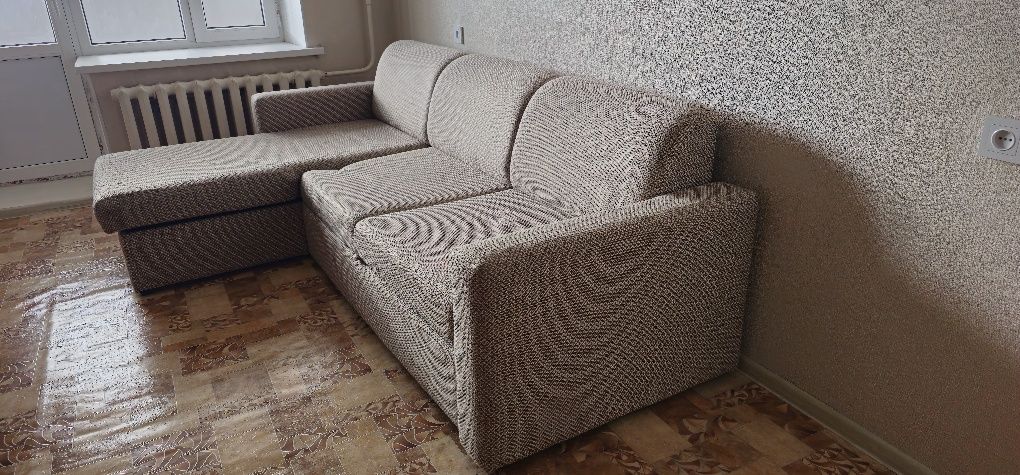 Продам б/у диван в хорошем состоянии.