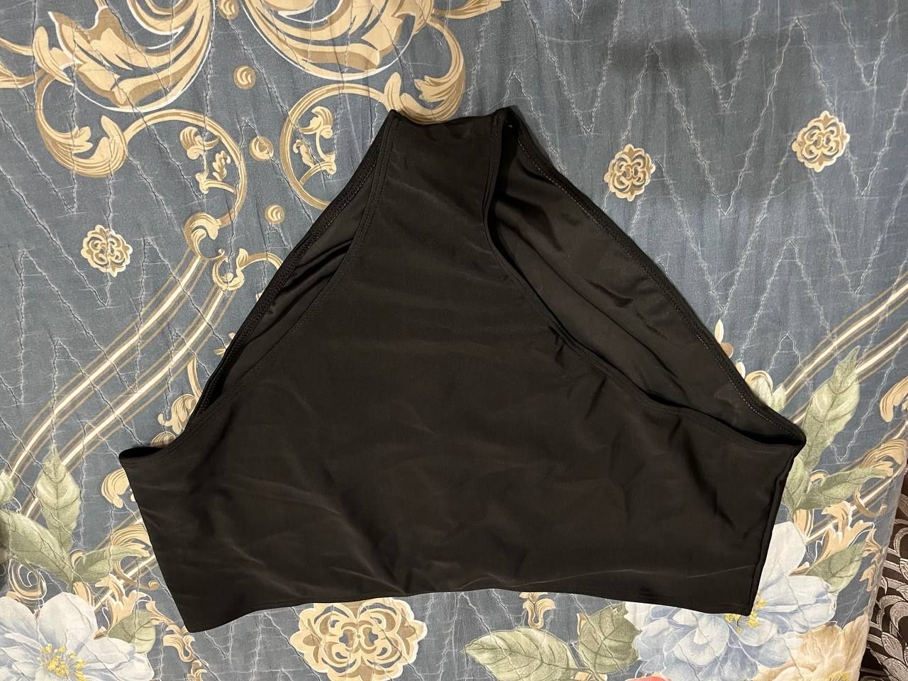 Продам новый купальник с накидкой