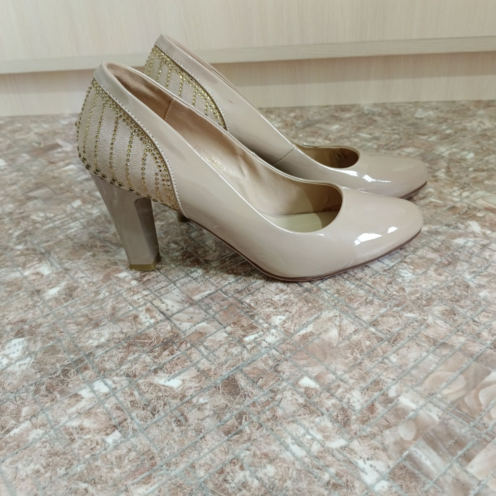 Продам туфли 39 размера
