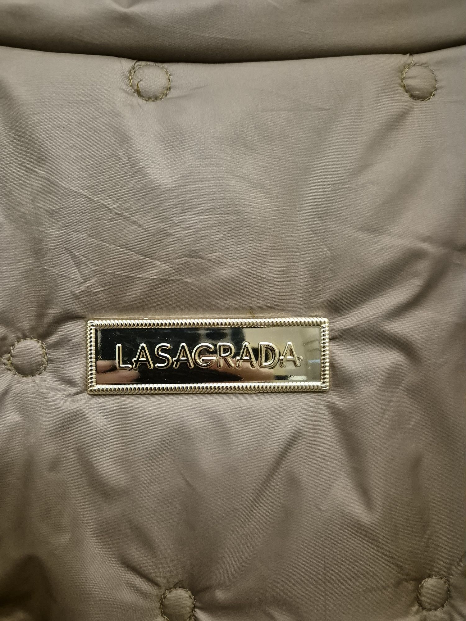 Продам куртку фирмы LASAGRADA новая 48 размер и на 46 можно