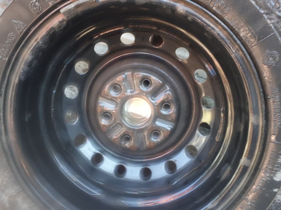 Продаются шины 205/80R16 Bridgestone с дисками на Mitsubishi L200