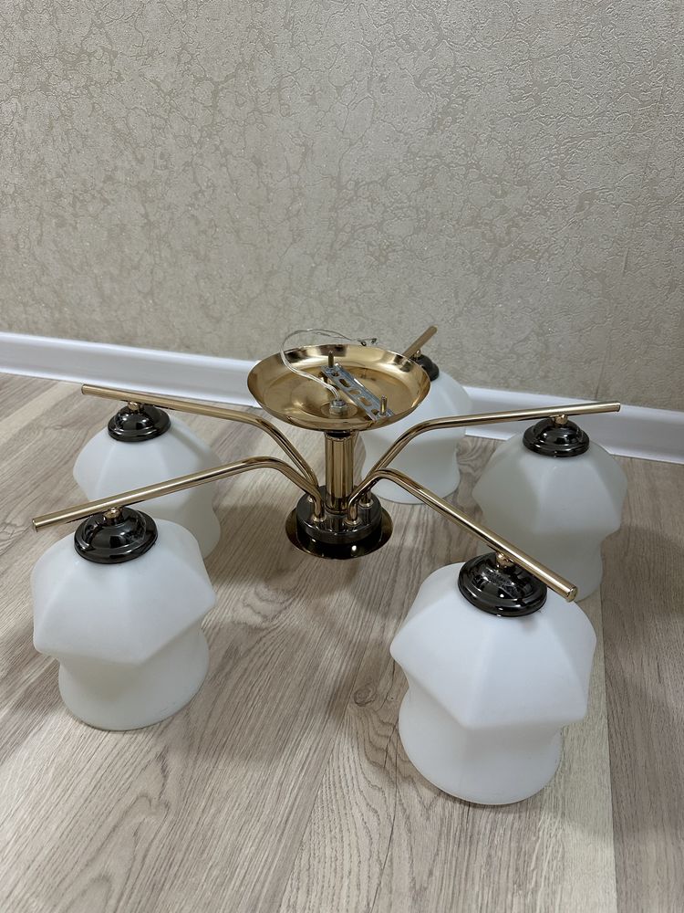 Продам люстрю 5 рожковую