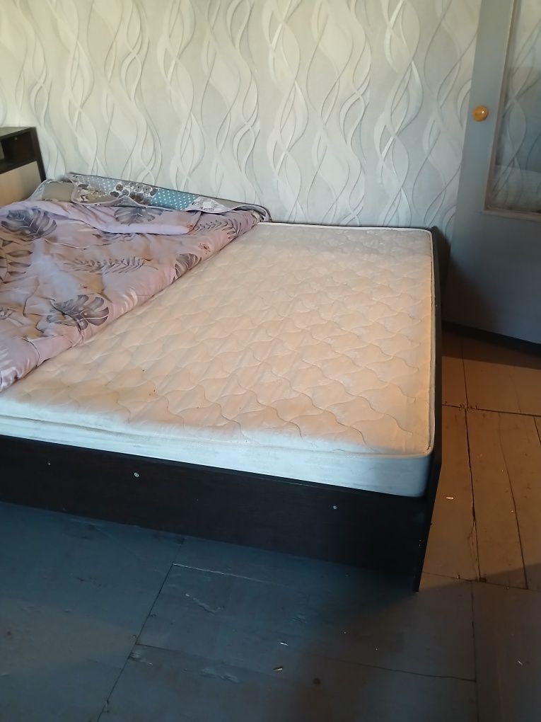 Кровать двуспальная