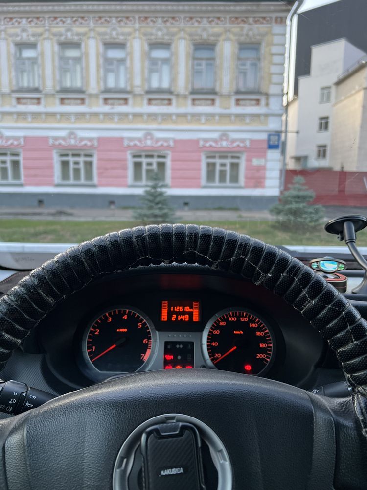 Продаю машину Largus