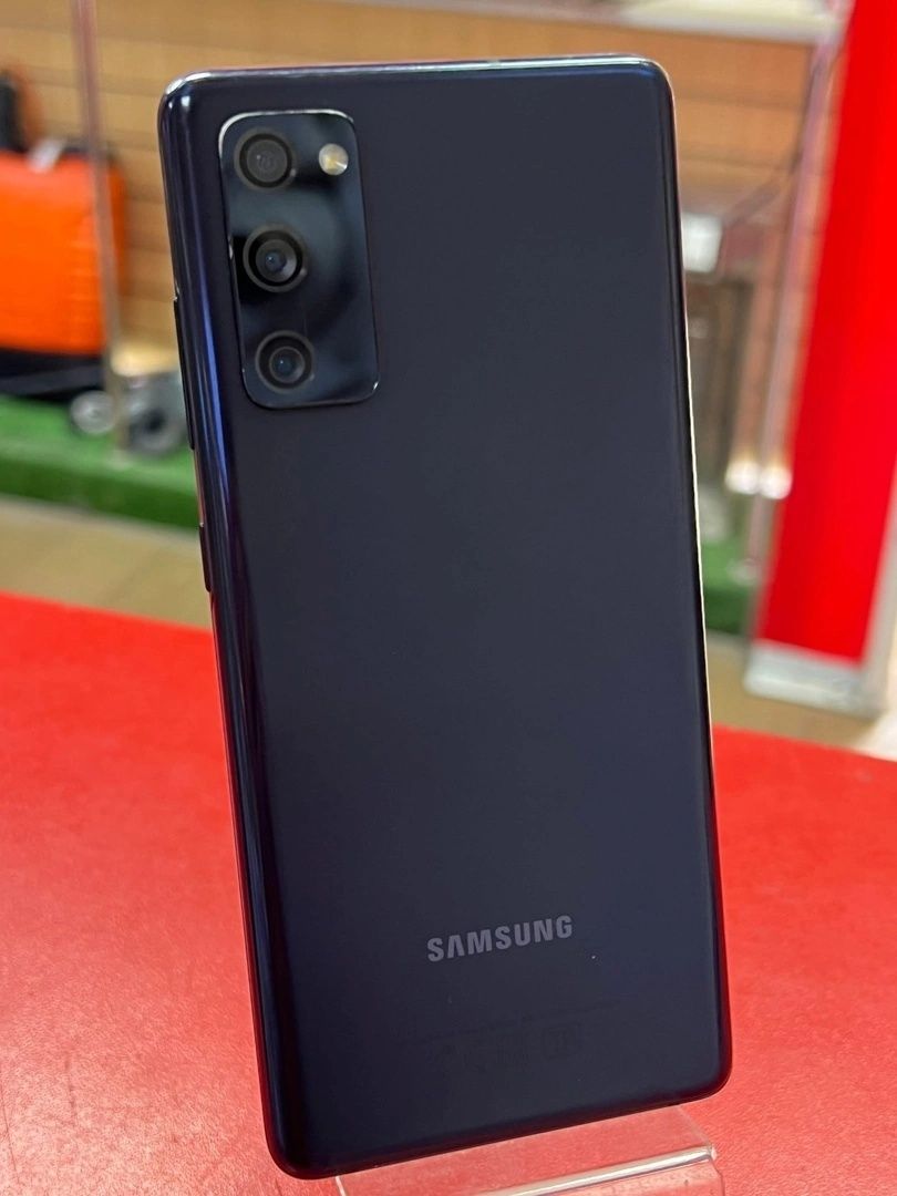 Телефон Samsung Galaxy S20 FE