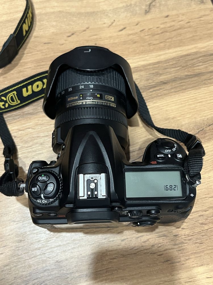 Профессиональный фотоаппарат Nikon D300 с объективом 18-200 VR