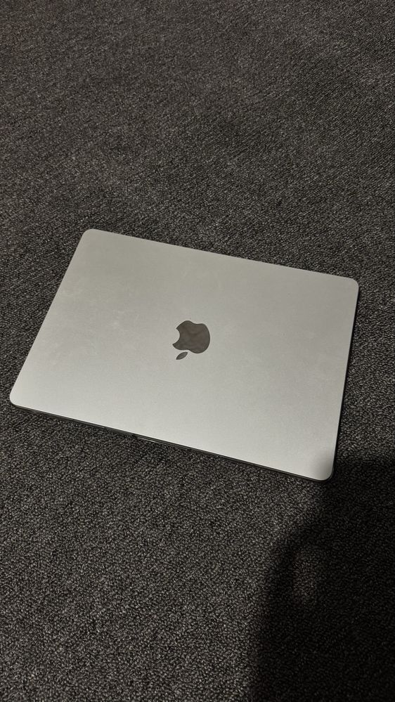 MacBook air me 256