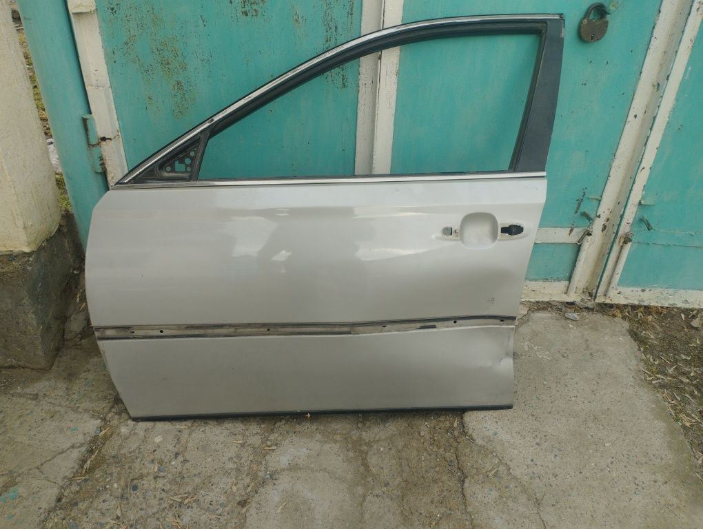 Дверь на Лексус ес300