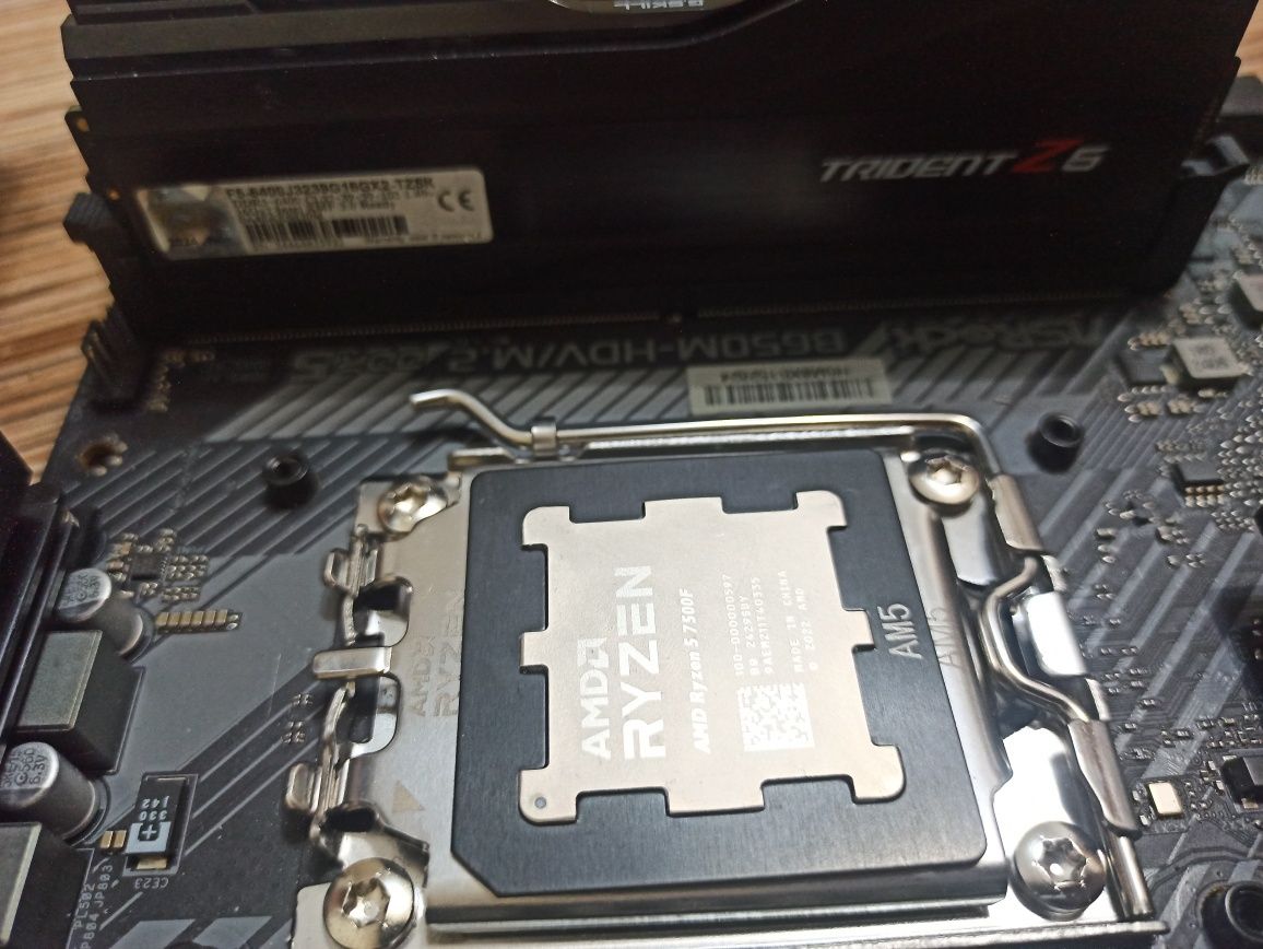 Ryzen 5 7500F/DDR 5 32gb 6400mhz/RTX 2060Super