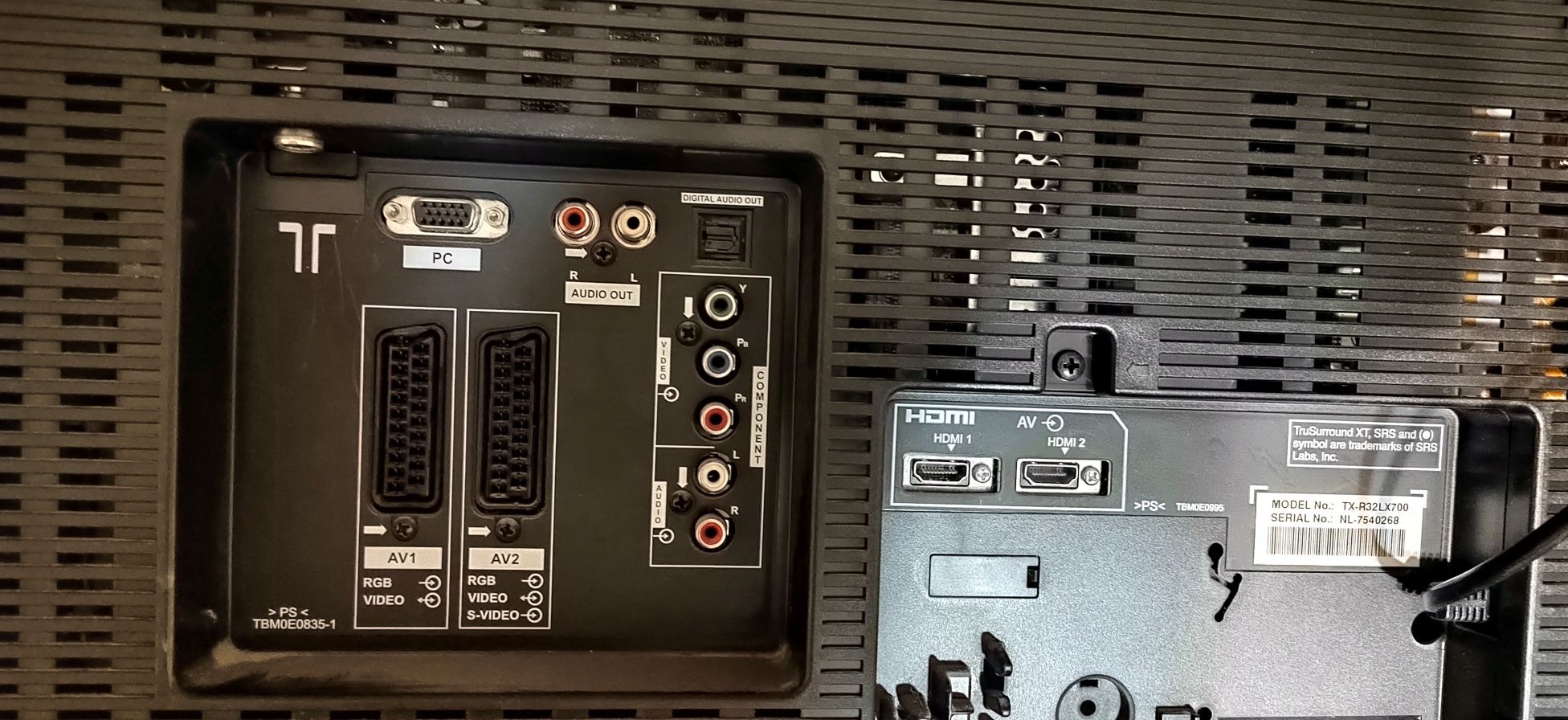 Продам телевизор Panasonic TX-R32LX700 б/у в отличном состоянии.