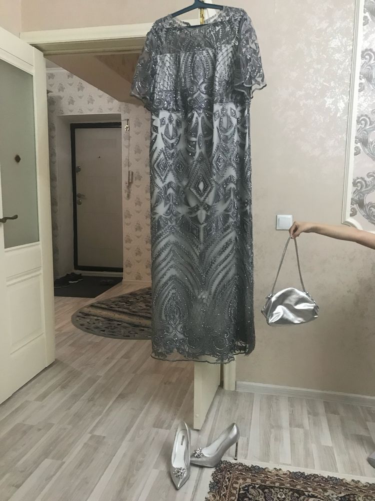 Вечерние платья хорошего качества.