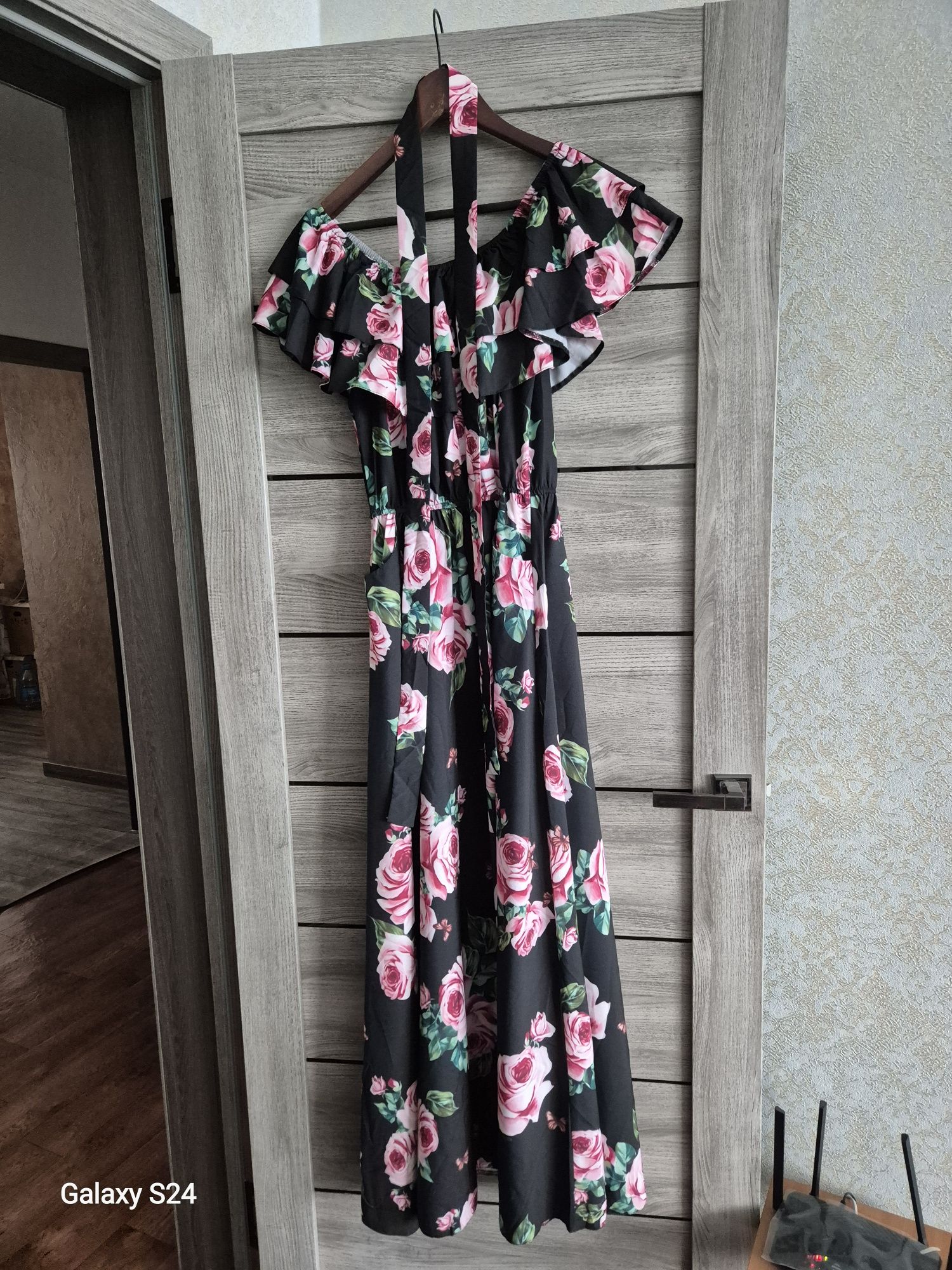 Продаются платья и балетки