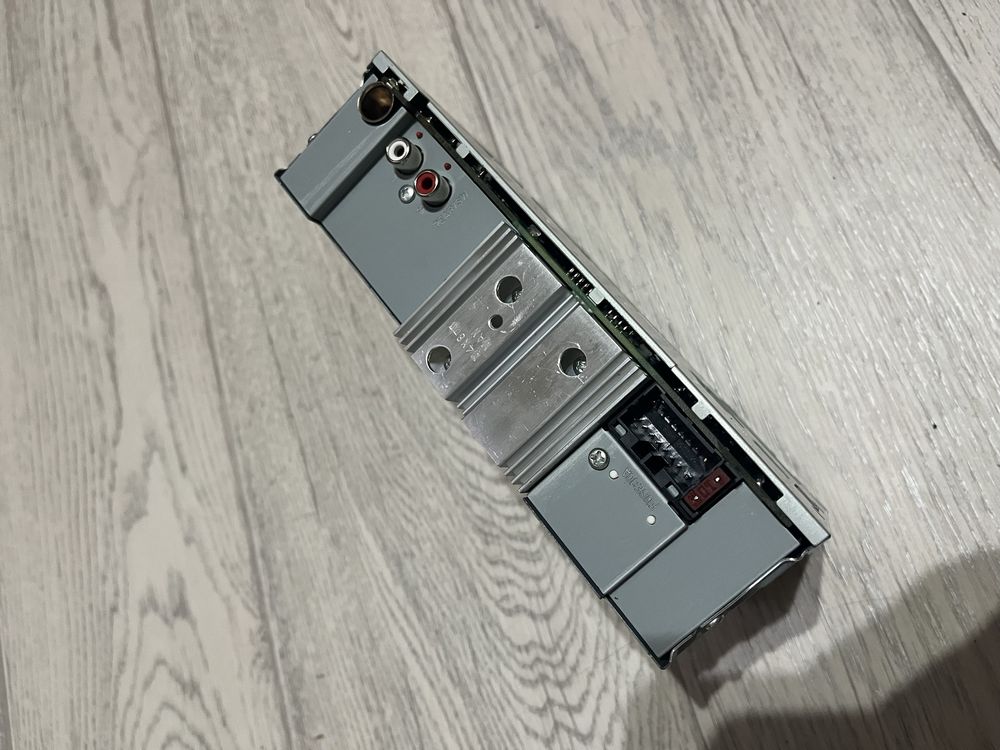 Продам магнитолу JVC