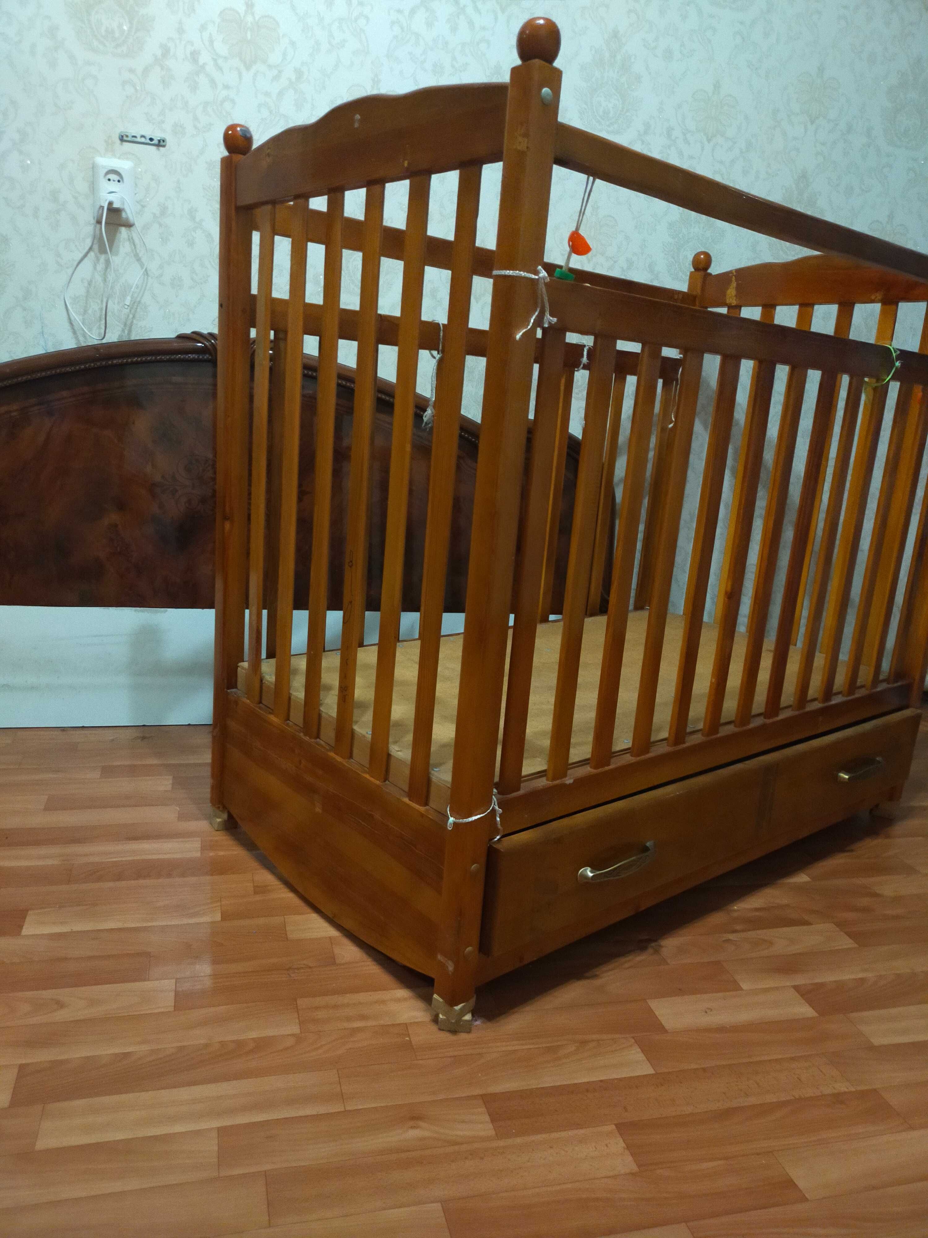 Продам детскую кроватку