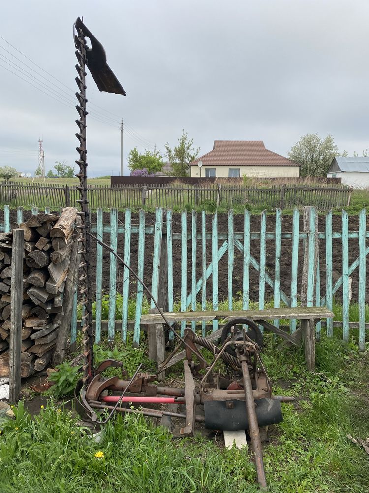 Продаю Т40 трактор ,две тележки,косилка,грабли,
