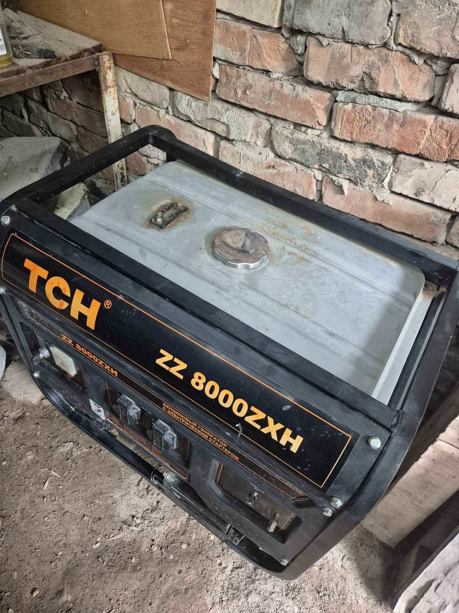 Продам бензиновый генератор TCH 8000-7кWТ