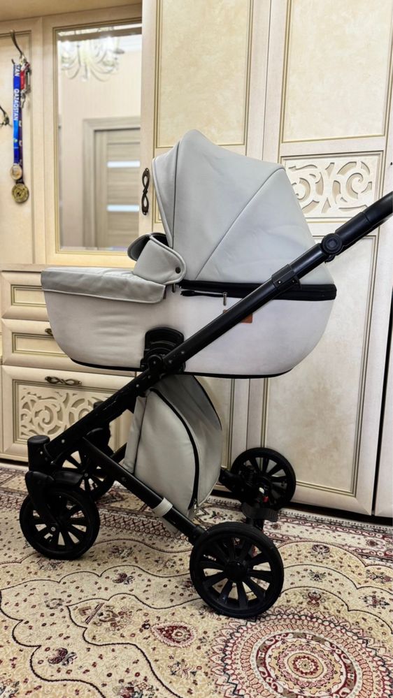 Продам коляску 3 в 1