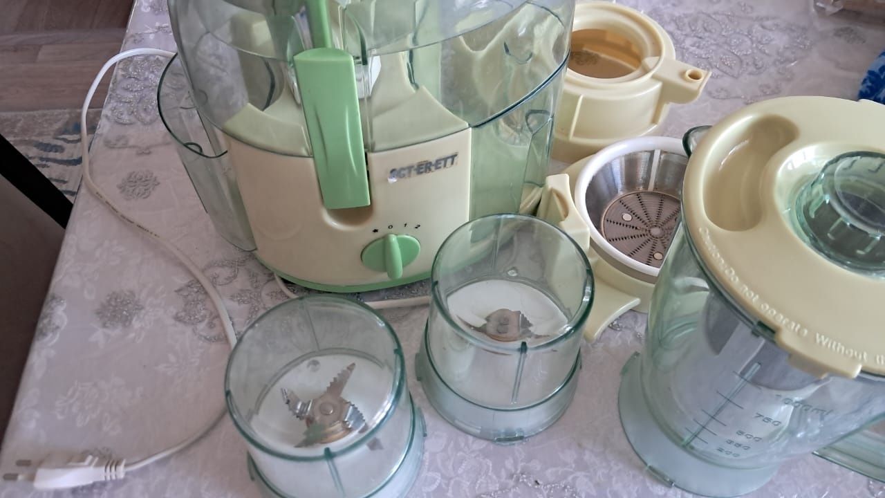 Продам электрическую соковыжималку