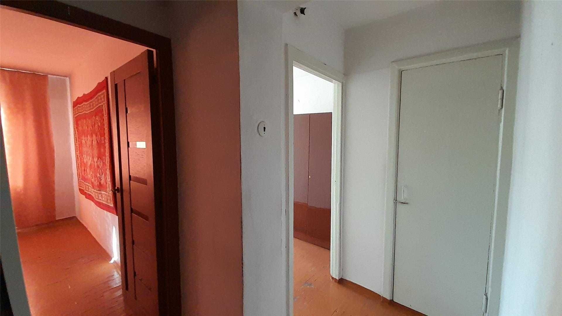 Продам 4 комн квартиру на 7 мкр  на 4/9 эт