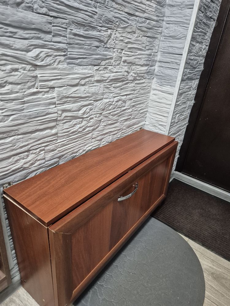 Продается комод, обувница и зеркало
