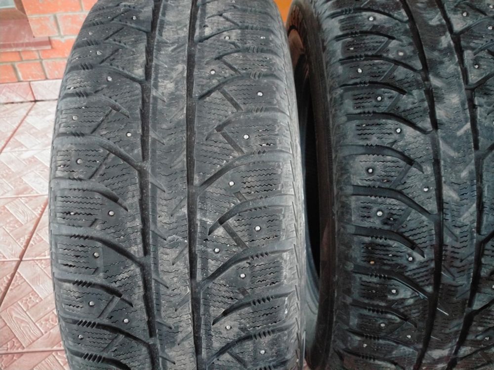 Зимние шины 285/60/R18 Bridgestone
