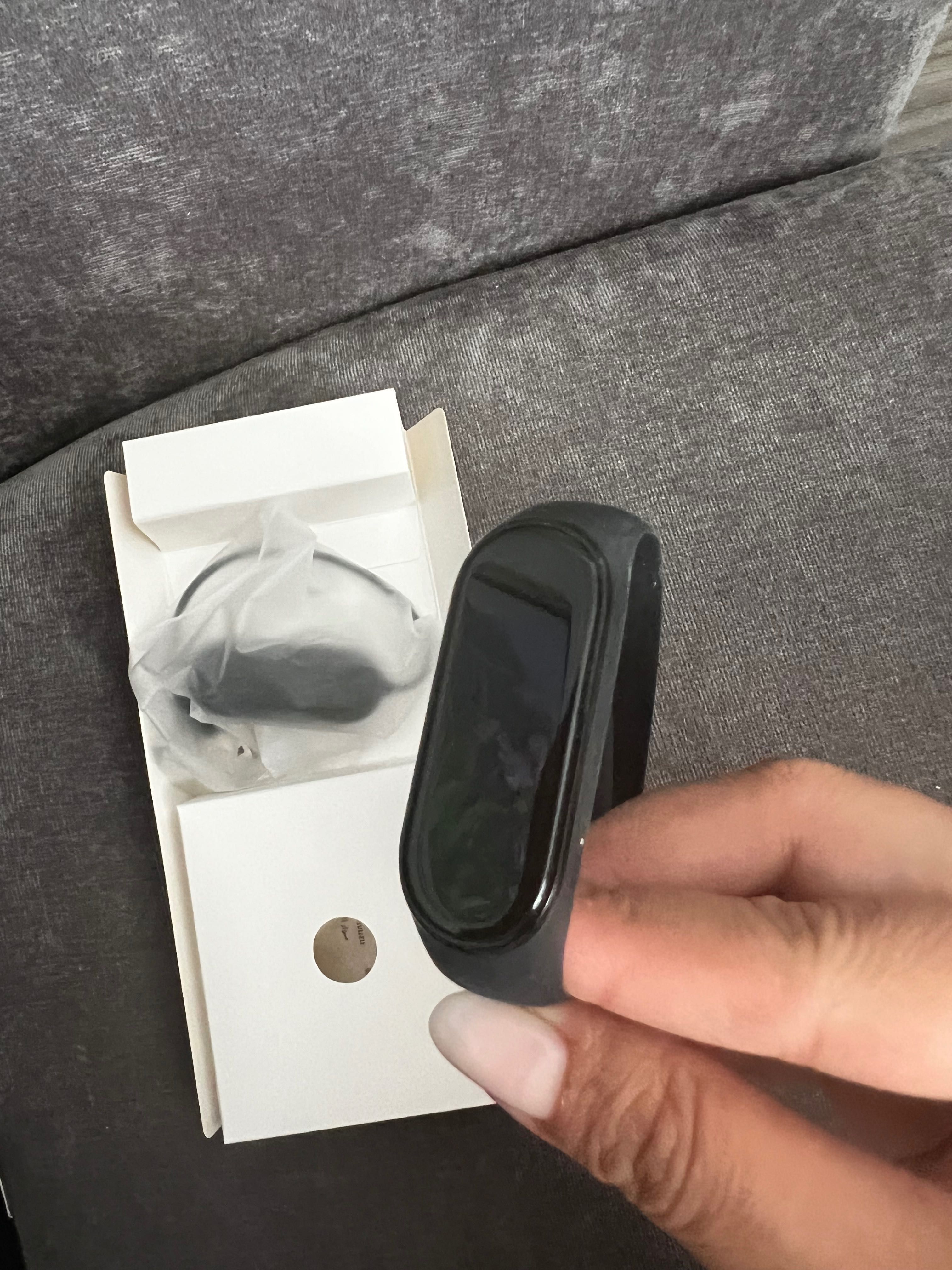 Продам фитнес браслет Mi Smart Band 4