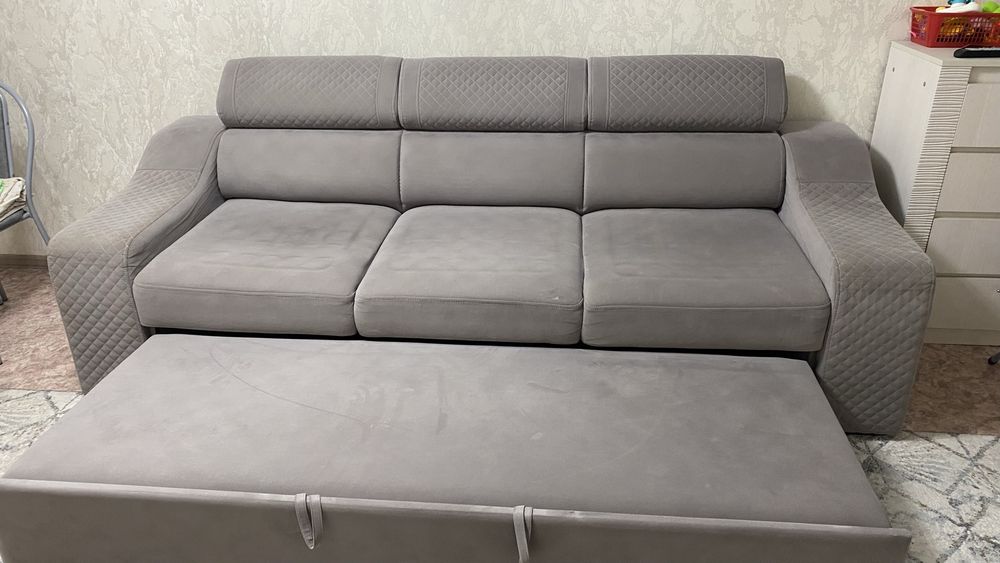 Продам диван размер длина 2,47 см ,ширина 95 см