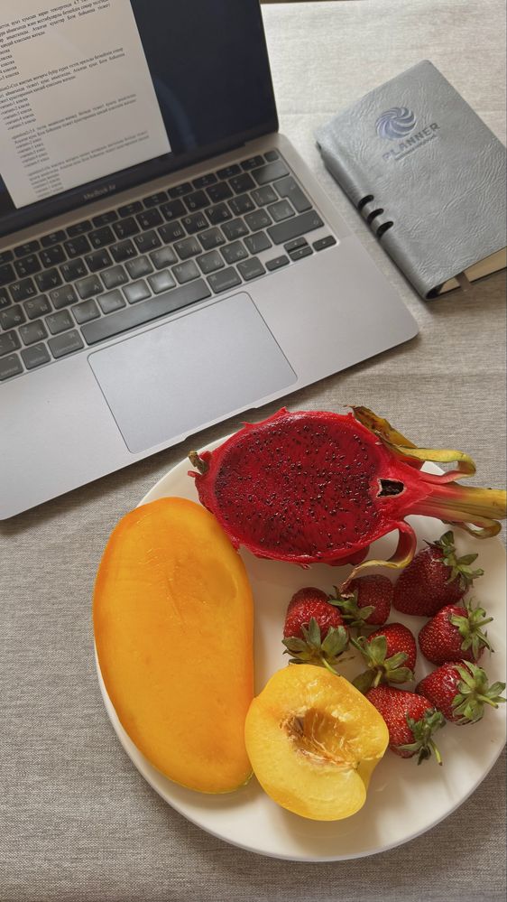 Продам Macbook Air 2020