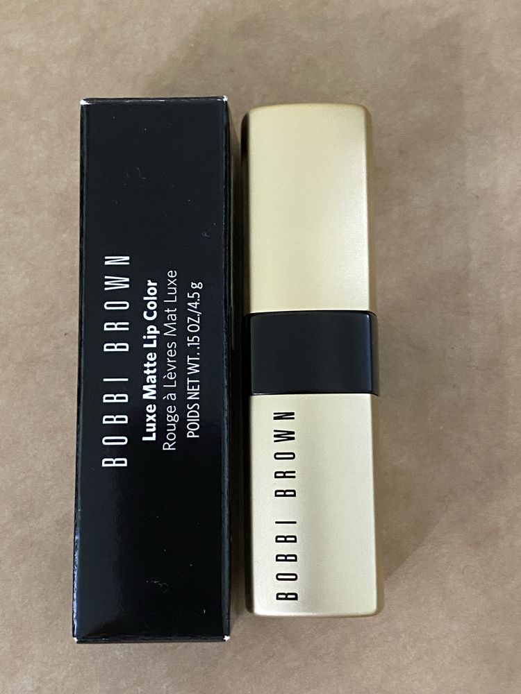 Помада Bobbi Brown