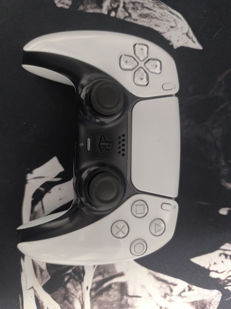 Оригинальный геймпад DualSense PS5 в отличном состоянии

Отличное сост