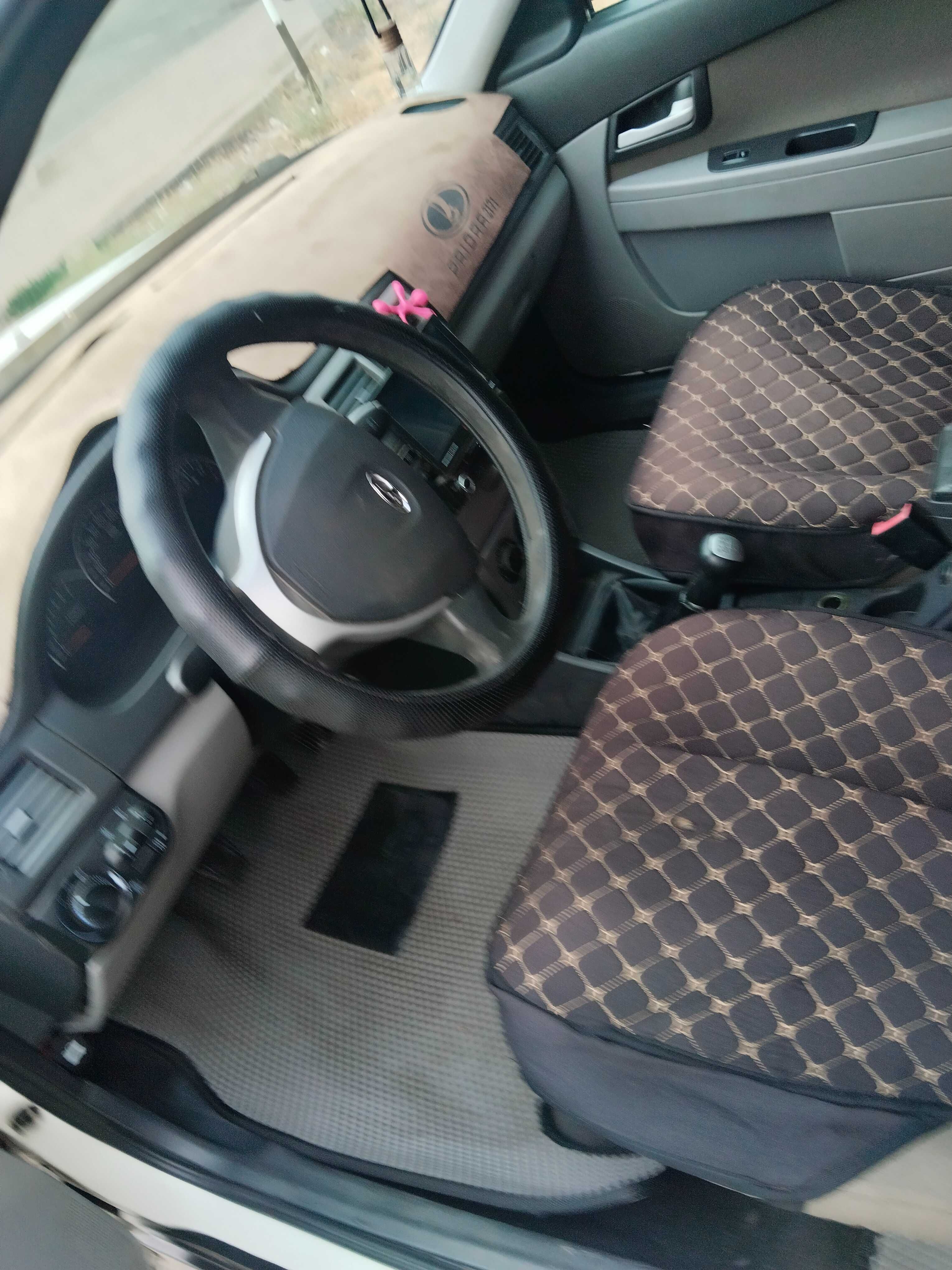Продам Приору 2013 год