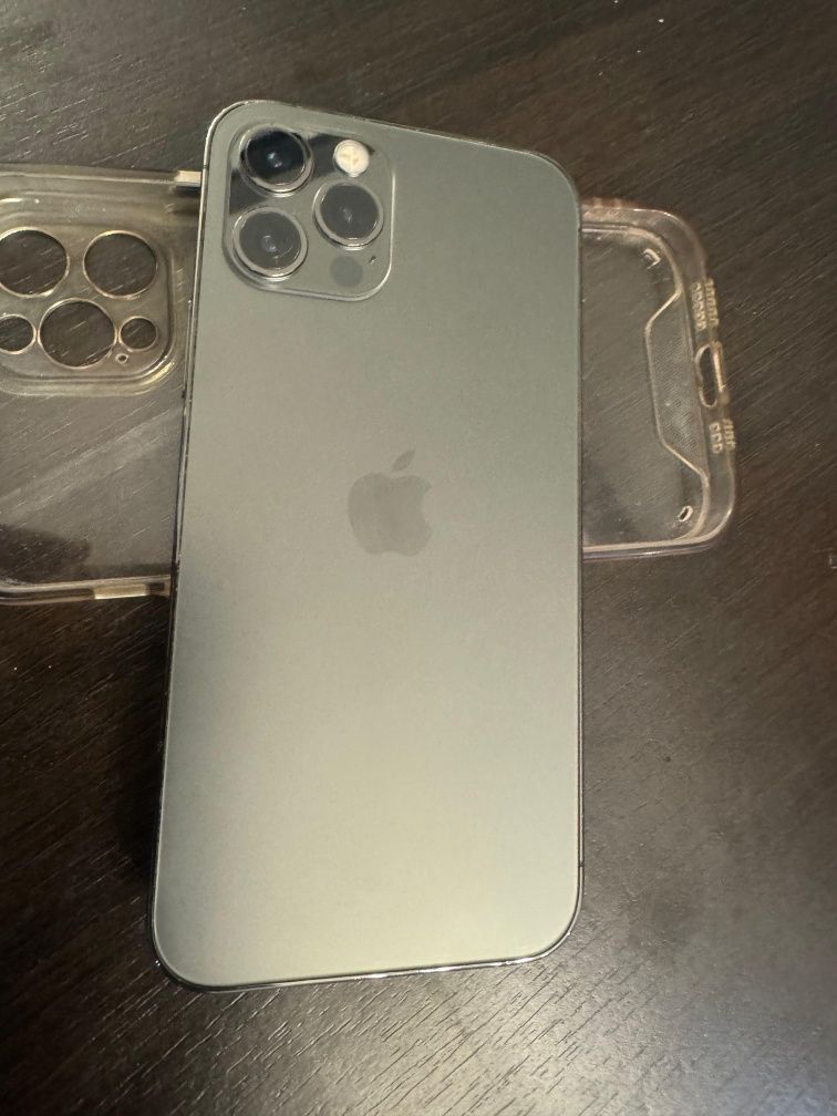 Продам IPhone 12 PRO в хорошем состоянии. Заряд 85%