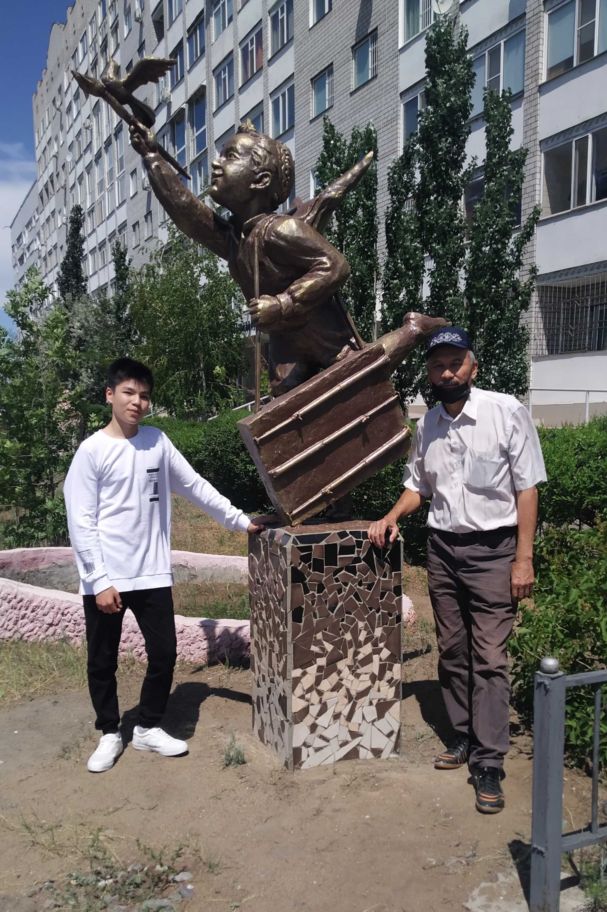 Любая художественная роспись, барельефы, скульптура  в интерьере и др.
