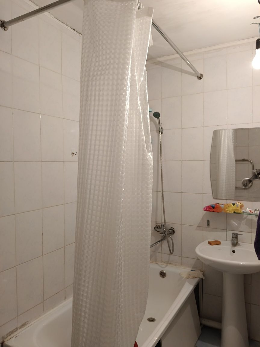 Угловой карниз в ванную