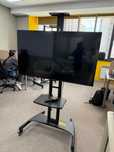 Телевизор новый Lg и стойка кранштейн