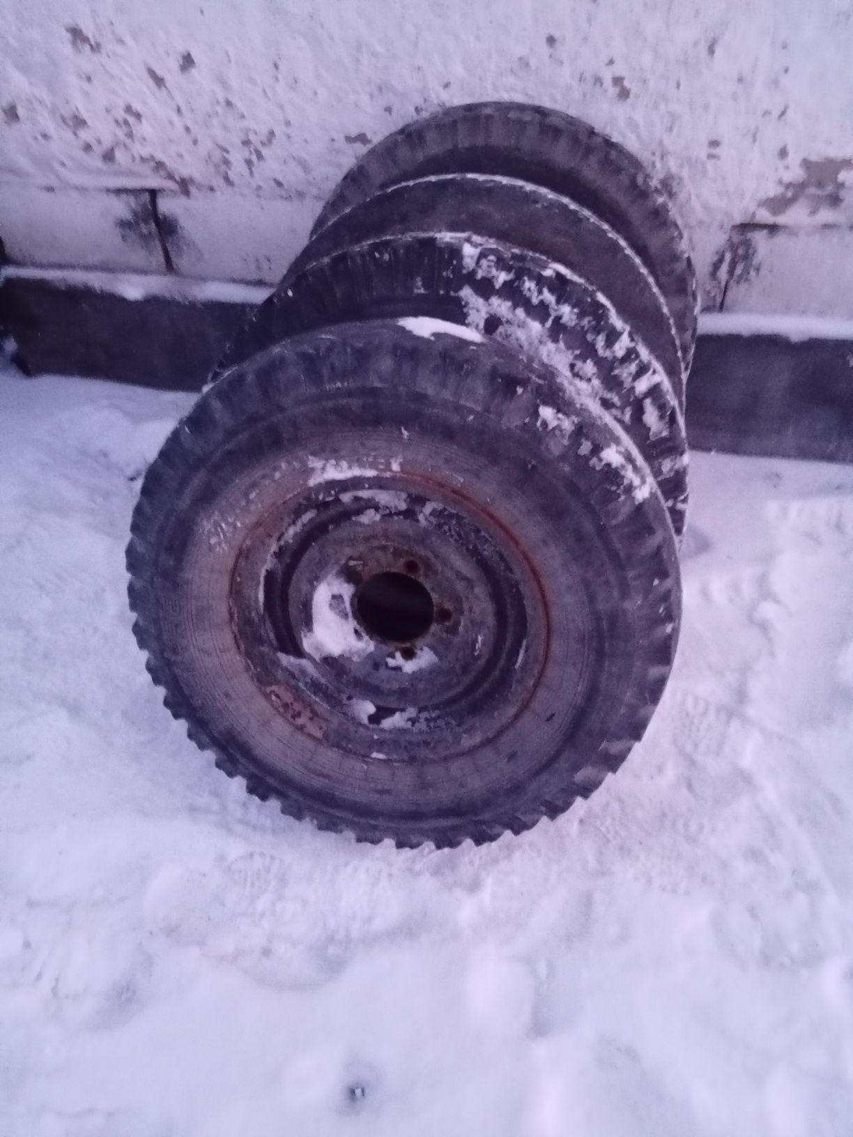 Продам резину на УАЗ R15