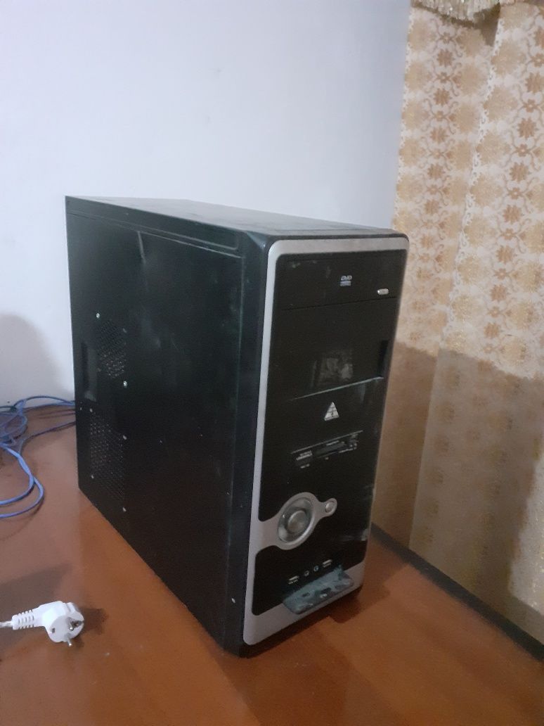 Компиютор монитор шунурки