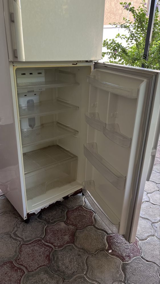 Продам холодильник