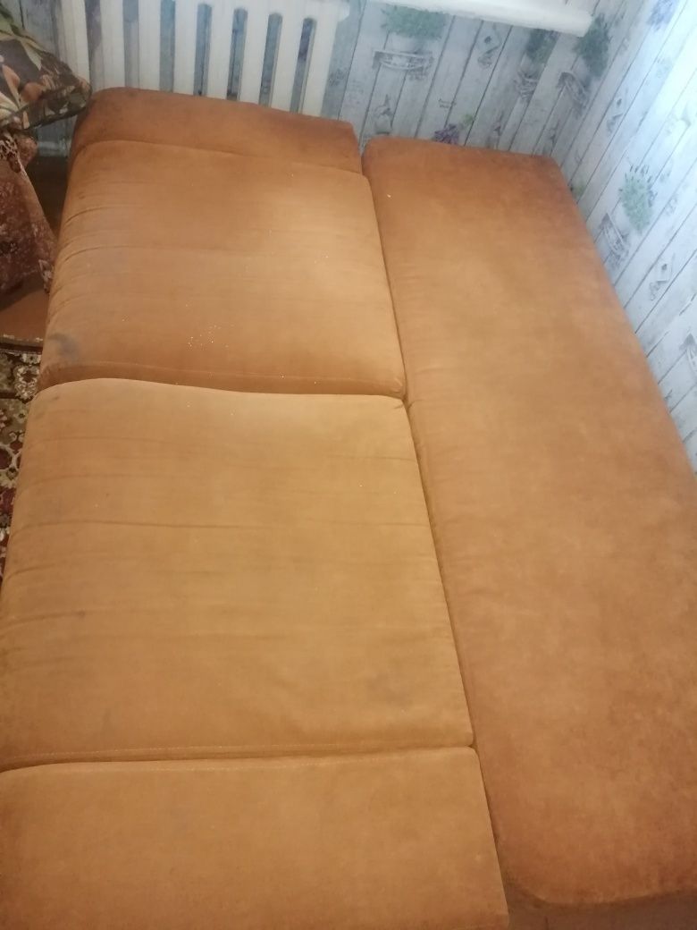 Продам диван за 15