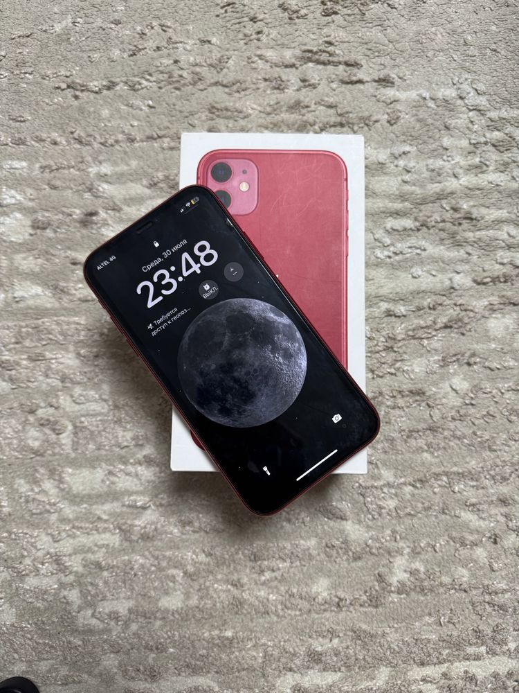 Продам идеал Айфон 11 Red