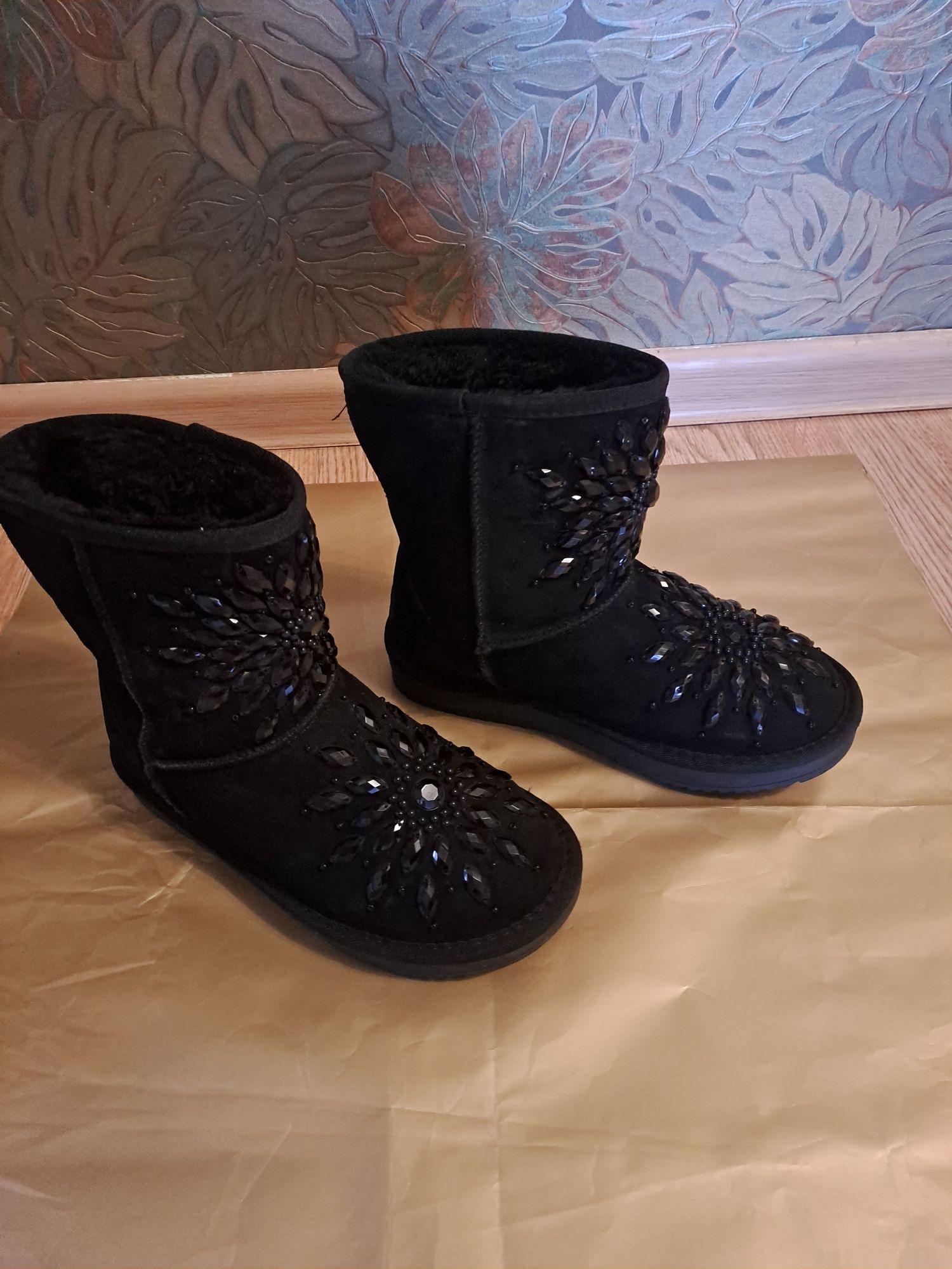 2 безрукавки и уги, тёплые, мягкие