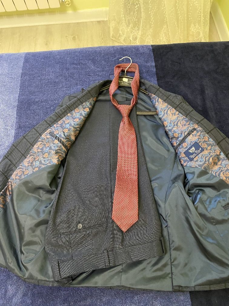Продам турецкий костюм Doni Ricce (куплен в Стамбуле)