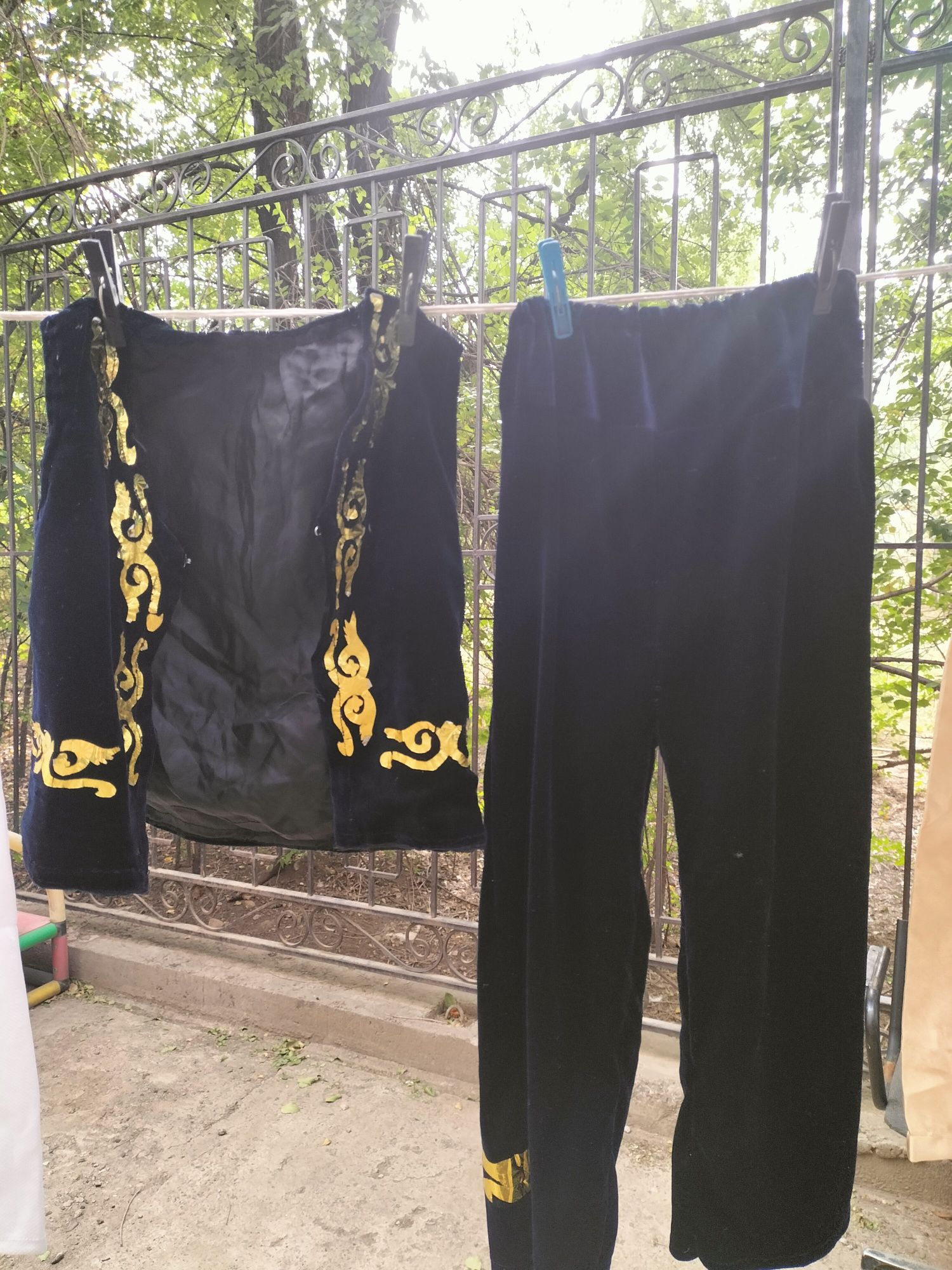 Продам  новогодний, корнавальные костюмы.