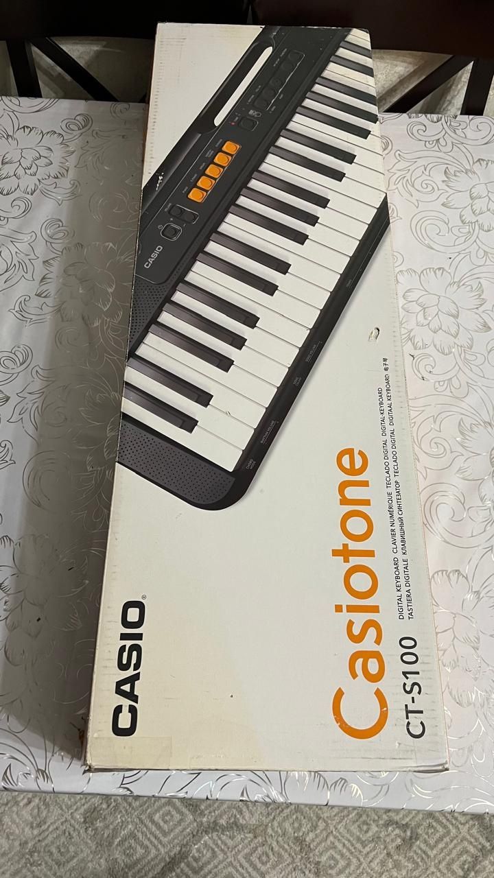 Casio CT S-100 — Лёгкий синтезатор, 61 клавиша, в идеальном состоянии