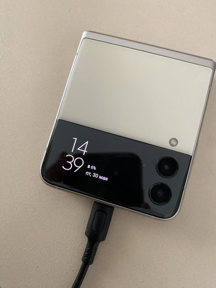 Продам Galaxy Z Flip4