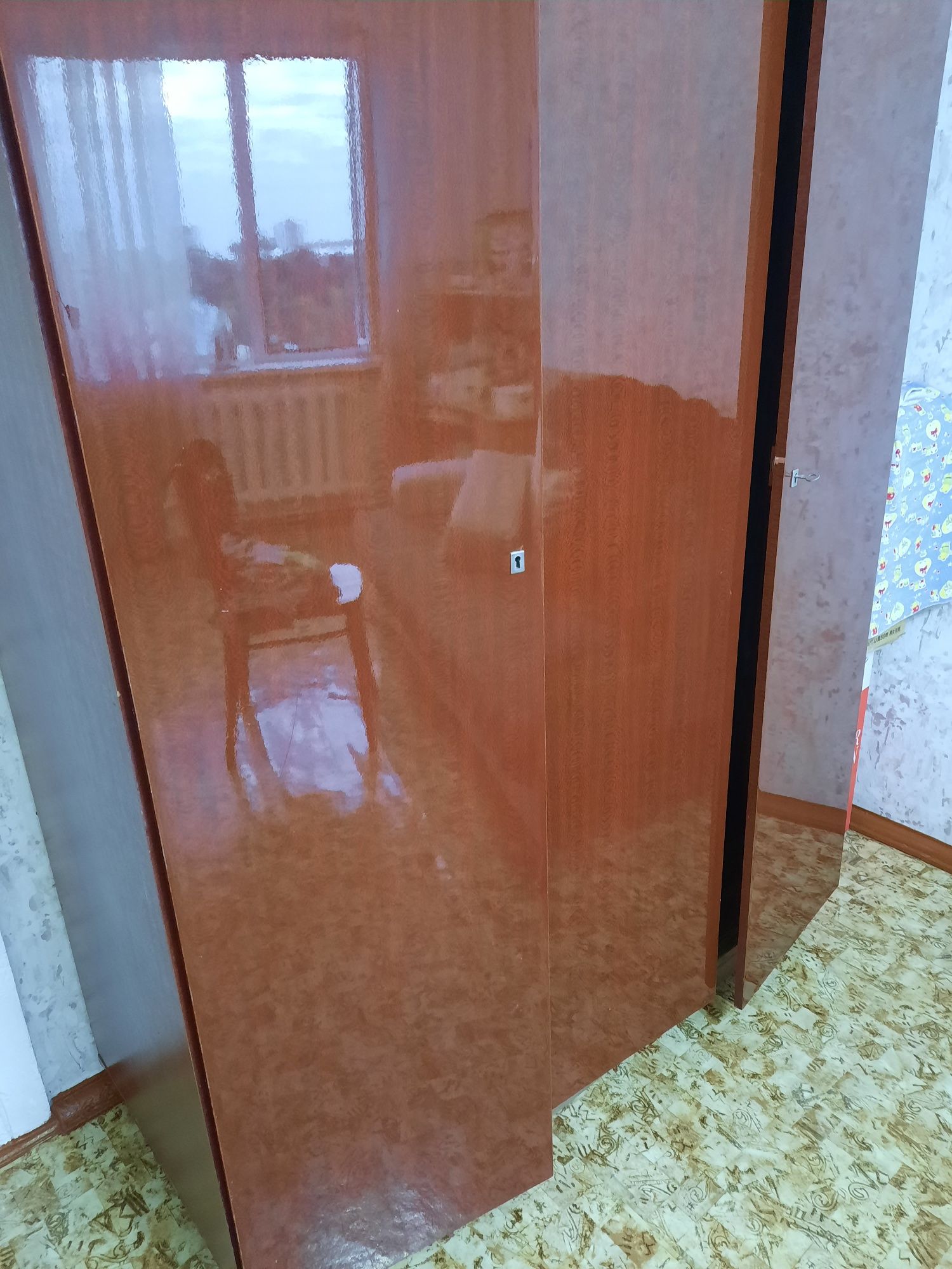 Продам шифоньер.