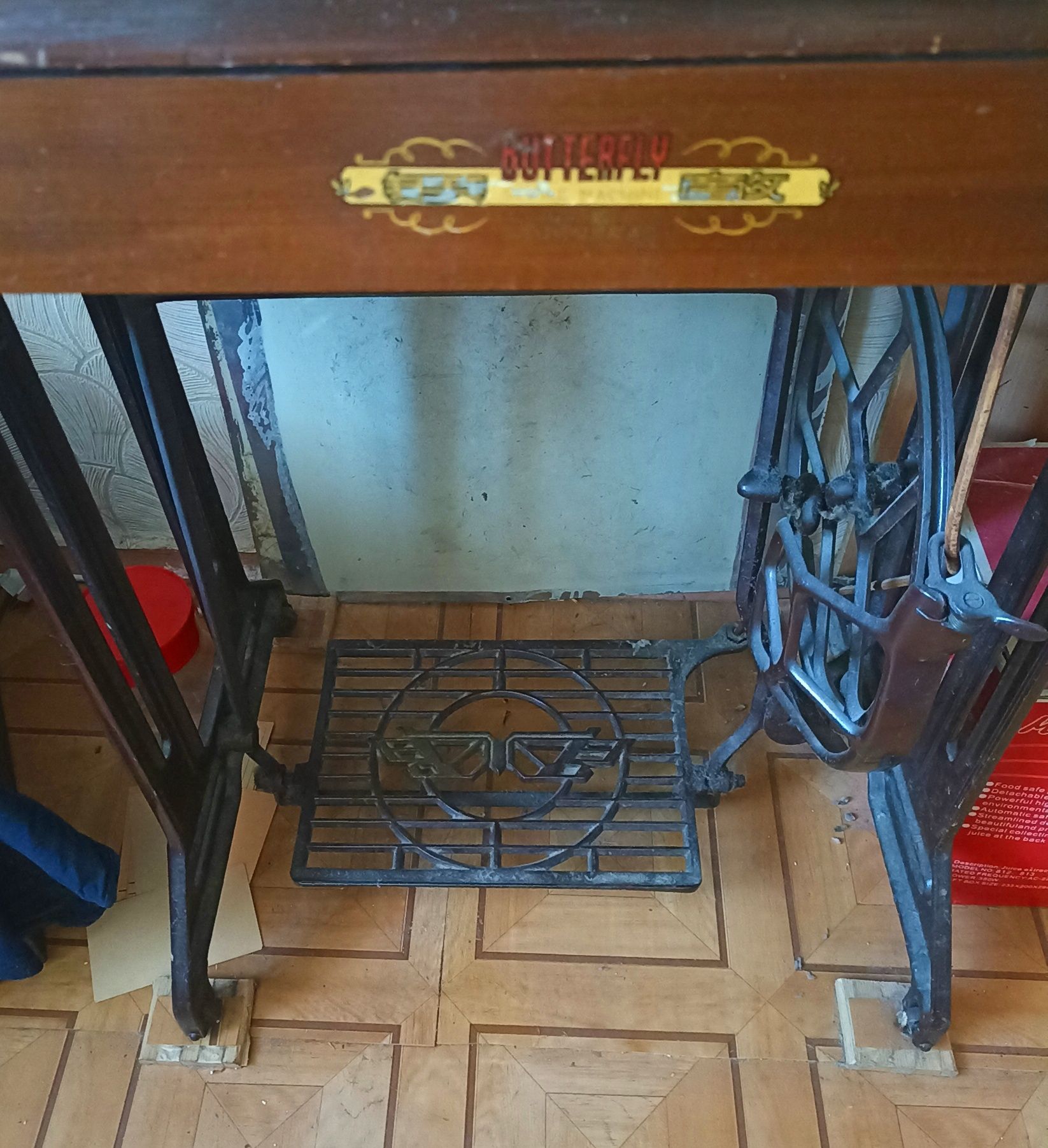 Продам швейную машинку, Бабочка, раритет, винтаж, коллекции, редкость.