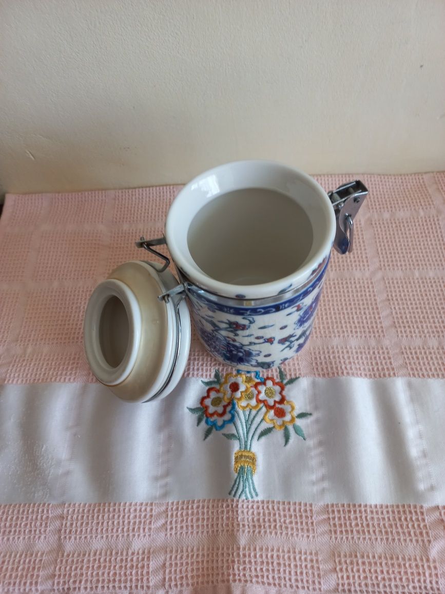 Изделия из фарфора, керамики и стекла