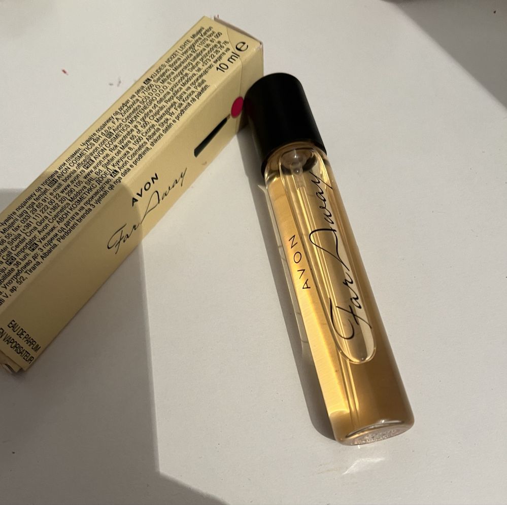 Продается, пафюмный набор Avon For Awey